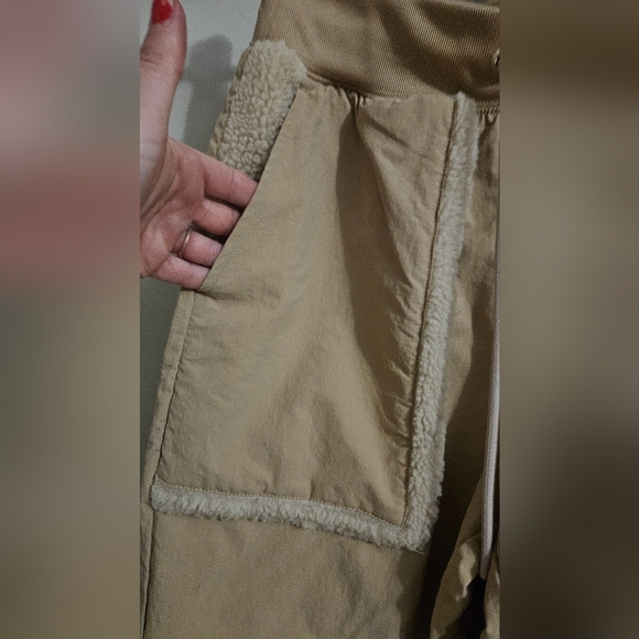 NIKE Women's Sportswear Essential Woven High-Waisted Curve Pants. Tan/cream. XS - Picture 9 of 14